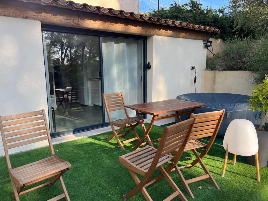 L'Escale Apartamento Meyreuil Exterior foto